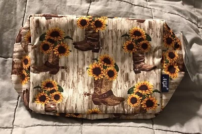 N.GIL Botas de Vaquero y Girasoles Maquillaje Cosmético Bolso NGIL NUEVO CON ETIQUETAS Marrones y Dorados Foto 1 de 4