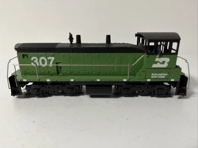 Athearn 3902 - SW1500 Diesel Locomotive (Powered) - Burlington Northern #307 -HO - Image 1 of 4