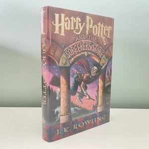 Harry Potter and the Sorcerer's Stone - J. K. Rowling 1998 Hardcover DJ in mylar - Foto 1 di 12