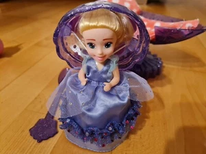 Cupcake Surprise Puppe Muffin Prinzessin Zubehör Bett Schminktisch Nachttisch - Bild 1 von 13
