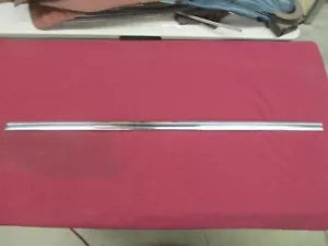1949-50 Packard Front Fender Moulding 413233 L.H. NOS - Foto 1 di 3