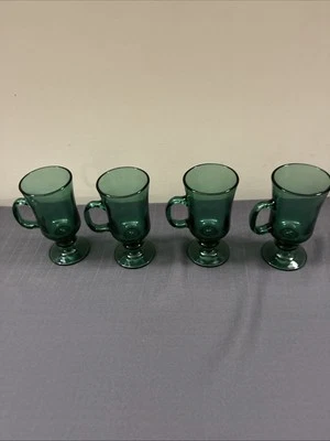 Винтажная стеклянная посуда Libbey — набор из 4 кружек на ножках из можжевельника зеленого цвета - Изображение 1 из 4