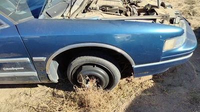 Guardabarros delantero derecho Olds Cutlass Cierra 1988-1991 pasajero OEM azul 12398096 Foto 1 de 4