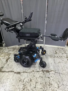 PERMOBIL ROLLSTUHL M3 MIT 12 ZOLL SITZLIFT, NEIGEN, NEIGEN, BEINSTÜTZEN. All TERRAIN - Bild 1 von 12