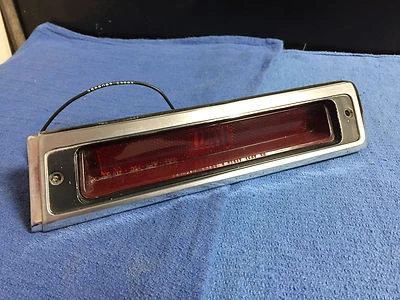 Luz marcadora cuarto trasero pasajero derecho Chrysler New Yorker 72 Foto 1 de 3