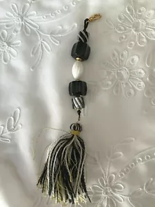 Tijeras Llavero Piedras Semipreciosas Cuentas Negro Blanco Oro Borla 8" Largo Nuevo - Imagen 1 de 5