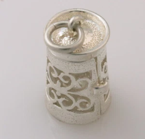 Colgante vintage de plata esterlina con abertura de filligrana lechera en churn Charm - Imagen 1 de 7