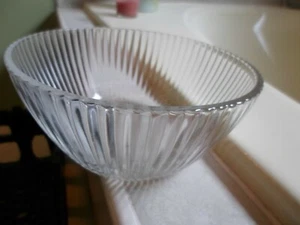 Small Vintage Ribbed Glass clear glass Libbey Bowl 5.5 x 2.5" - Picture 1 of 1