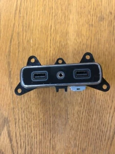 Chrysler Dodge Jeep Connector Hub Outlet USB Outlet Port 68323664AC OE - Picture 1 of 3