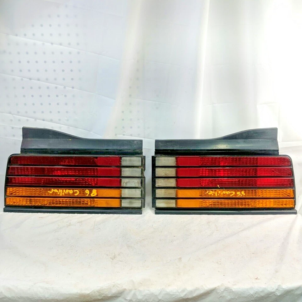 GM 16502715 16502716 1985-1987 Chevrolet Cavalier escotilla izquierda derecha par de luces traseras OE Foto 1 de 4