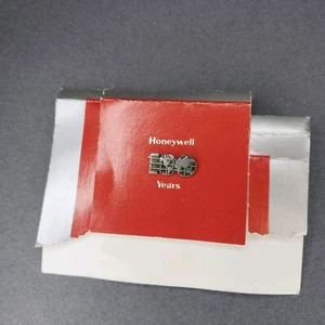 Honeywell 100 Years On Card Mütze Jacke Pinback Pin - Bild 1 von 2
