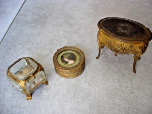 Lot 3 anciennes petites boites à bijou bronze doré verre bisauté et portrait - Afbeelding 1 van 13