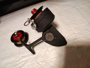 🔥 VINTAGE ( DAM QUICK ) 330 SPINNING REEL With EXTRA SPOOL/ 🫧 CLEAN/ SEE... - Picture 1 of 20