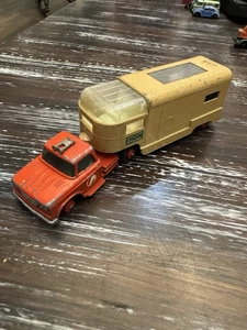 Matchbox King Size Dodge Tractor & Articulated Horse Van Ascot Stables - K-18 - Picture 1 of 12