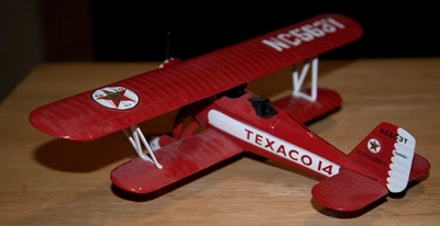 Banco de monedas biplano Stearman 1995 vintage ERTL Wings of Texaco 14" 1931 con caja Foto 1 de 4