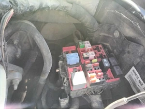 05 06 07 FORD F250 SD PICKUP Engine Fuse Box - Picture 1 of 1