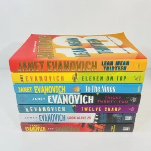 Janet Evanovich Book Bundle x 7 Paperback Collection Lean Mean Thirteen - Picture 1 of 17