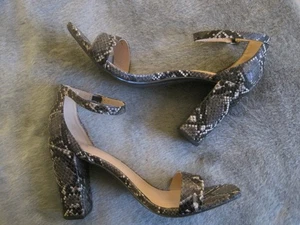 NUEVO DÍA EMA NEGRO Y GRIS SERPIENTE EN RELIEVE TEXTURIZADO BLOQUE TACONES 9.5 NUEVO $29.99 - Imagen 1 de 5
