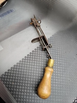 Vintage Bluenose Rug Hooker Tool For Hooked Yarn Rugs Box & Instructions - Image 1 of 4