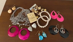 Lot Of Vintage Jewelry Necklace Bracelets Earrings Multicolor Pre Owned - Picture 1 of 7