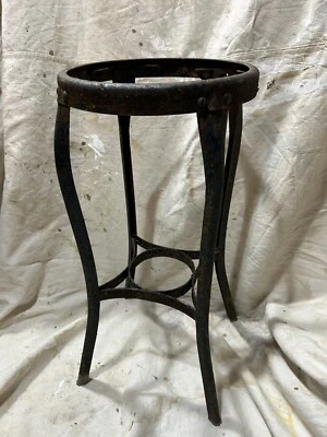Taburete de metal industrial vintage antiguo de acero 26x12" - sin asiento Foto 1 de 4