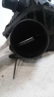 Cadillac XTS 2017 conjunto de filtro de aire OEM 23140797 usado 128 k millas Foto 1 de 4