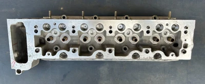 Culata derecha Mercedes Benz 450SL 450SEL con válvula EGR 1974-1975 Foto 1 de 4