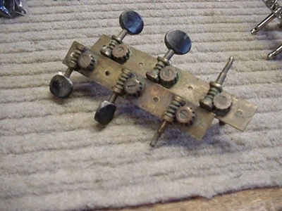 CONJUNTO Sintonizadores Waverly Vintage Pre-Guerra Botones Negros Placas Latón Cabeza Ranura Foto 1 de 4