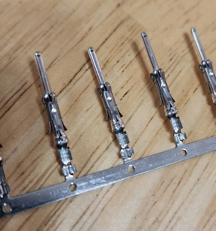 AMP 66102-7(条形)(40 件)20-24AWG圆形触点 III+针免运费 — 第 1/1 张图片