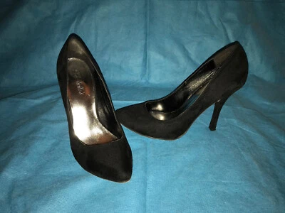 Bomba Stiletto Breckelles Preta Camurça Amêndoa Clássica Tamanho 6 - Imagem 1 de 4