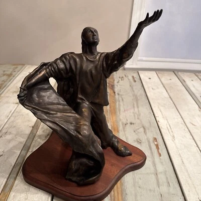 EXCELENTE ESTADO - R. WIENECKE ROMPIENDO ESTATUA DE BRONCE FUNDICIÓN SEMILLAS Foto 1 de 4