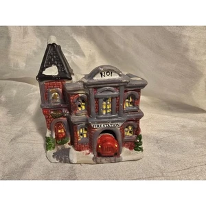 Verzaubertes Dorf Weihnachtsdeko, Feuerwachenhaus, Kranzmacher - Bild 1 von 5