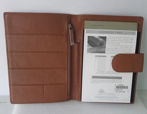 NUOVO ~ Levenger ~ Portafoglio da ufficio in pelle marrone organizer per notebook ~ 9" x6,5" - Foto 1 di 17