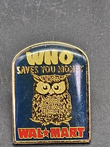 Walmart Cappello Impiegato Spilla Bavero Schienale Metallo Smaltato Gufo Che Ti Risparmia Soldi - Foto 1 di 3