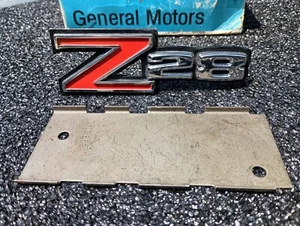 ORIGINAL GM NOS 1970 1971 CAMARO Z28 GRILL EMBLEM # 3981924 - Picture 1 of 7
