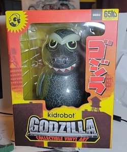 Kidrobot Godzilla 1954 8" Glow in the Dark Vinyl Art Statue - Picture 1 of 7