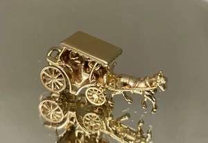 Vintage 9ct Gold Charm Modelled As A Horse & Carriage 6.6 Grams. Birmingham 1965 - Picture 1 of 11