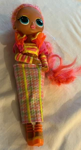 MGA LOL Surprise OMG Lights Dazzle Modepuppe mit Outfit - Bild 1 von 4