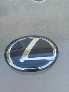Lexus NX300H 2018-2020 híbrido OEM parrilla delantera radar emblema 53141-53030 azul - Imagen 1 de 9