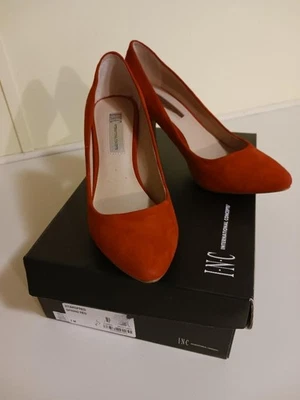 Zapatos de salón Inc International Concepts de terciopelo rojo 3 1/2" talla 7 Med Macys "rojo primavera" Foto 1 de 4
