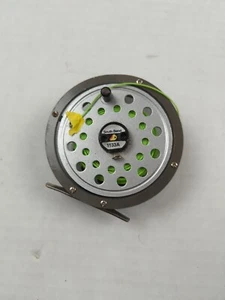 Carrete de pesca con mosca vintage South Bend 1133A funciona bien - Imagen 1 de 8
