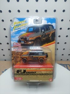 Johnny Lightning 1/64 2007 Toyota FJ Cruiser Gray/Muddy
