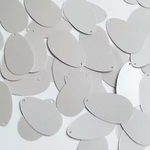 Lentejas sueltas de costura perla satinada gris opaca de 1,25" lentejuelas de gota de pera - Imagen 1 de 2