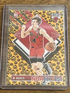 2024-25 Panini Haunted Hoops Matas Buzelis RC Orange Pumpkin Tribute #299 Bulls - Bild 1 von 2