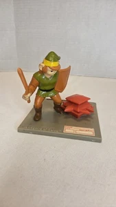 Hasbro Nintendo Trophy Figurina 1988 LEGEND OF ZELDA "A Trap Attacks LINK" usata - Foto 1 di 4