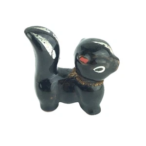 "Estatuilla de mofeta miniatura cerámica 2"" x 2"" negro blanco rojo nariz vintage mini" - Imagen 1 de 7