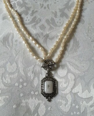 Simulated freshwater Off-white Pearl pendant necklace - Image 1 of 4