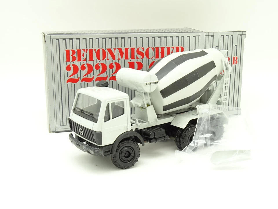 Conrad 1/50 - Mercedes-Benz Concrete Mixer 2222 B 6x4 Concrete Drum - Image 1 of 1