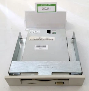 Floppy Laufwerk mit Einbaurahmen / Diskettenlaufwerk / HP Compaq / 123958-001 - Bild 1 von 3