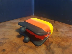 Kleine Geldbörse aus Gummi mit deutscher Flagge. Neu. Nie benutzt. - Bild 1 von 14